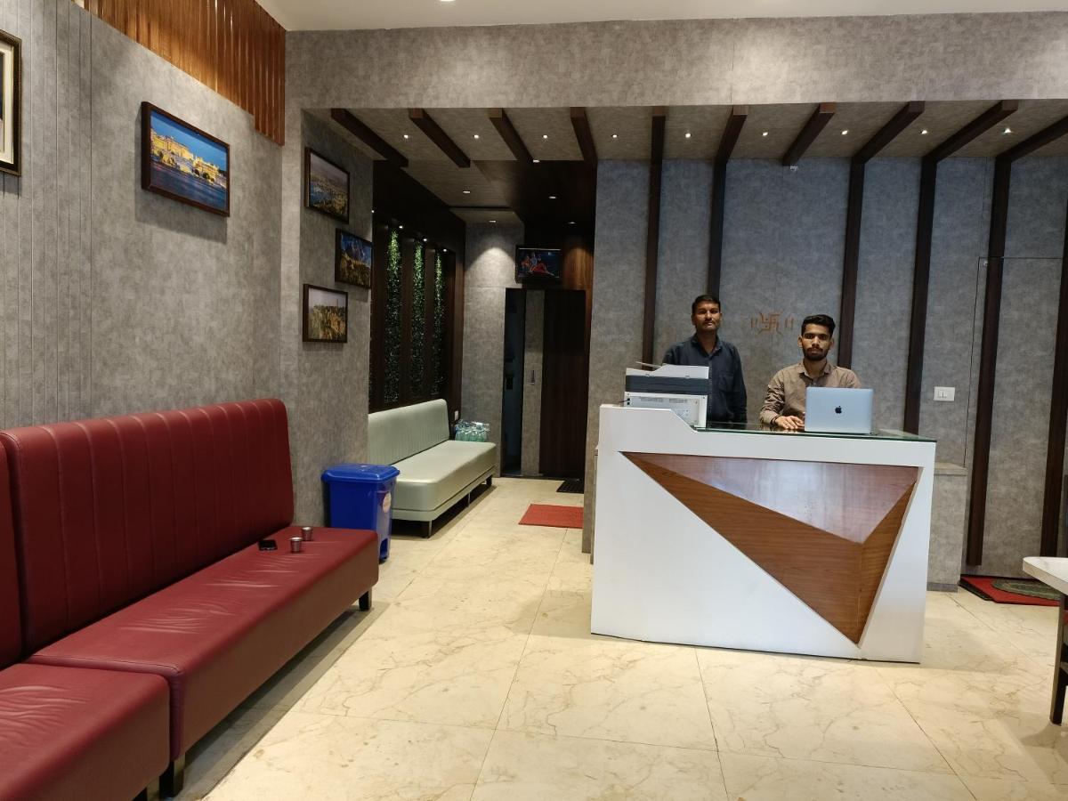 Hotel Vrinda Inn Udaipur Buitenkant foto