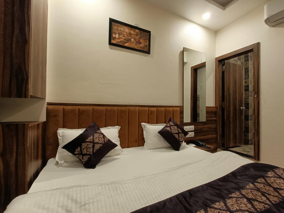 Hotel Vrinda Inn Udaipur Buitenkant foto