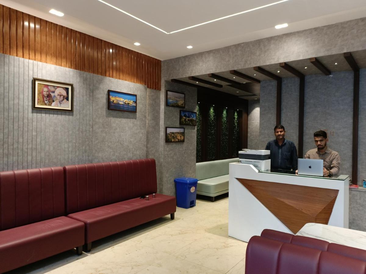 Hotel Vrinda Inn Udaipur Buitenkant foto