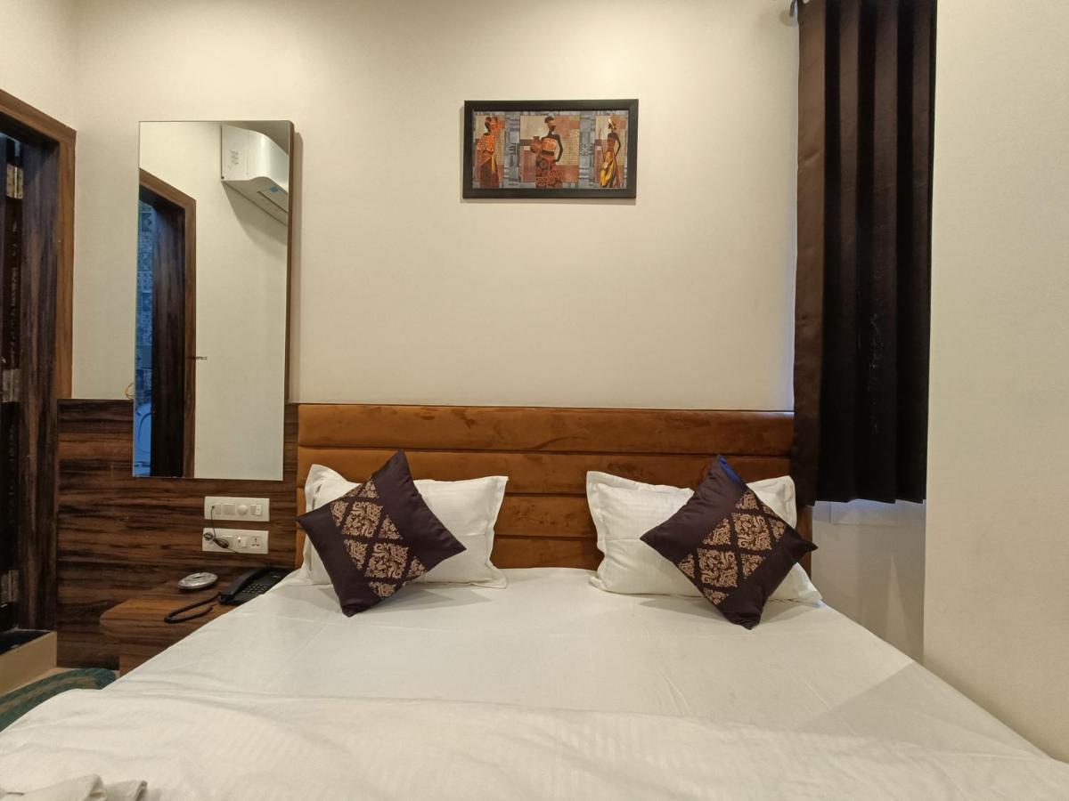Hotel Vrinda Inn Udaipur Buitenkant foto
