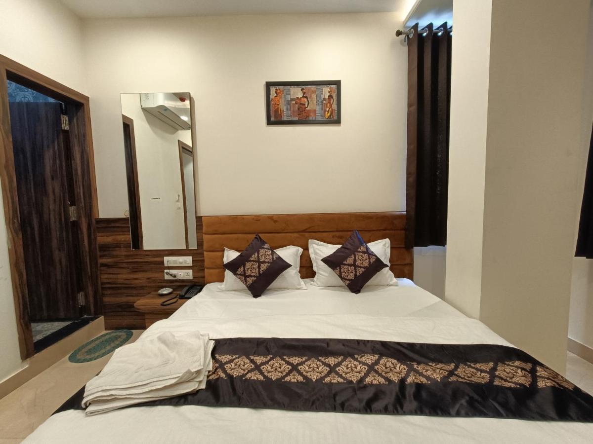Hotel Vrinda Inn Udaipur Buitenkant foto
