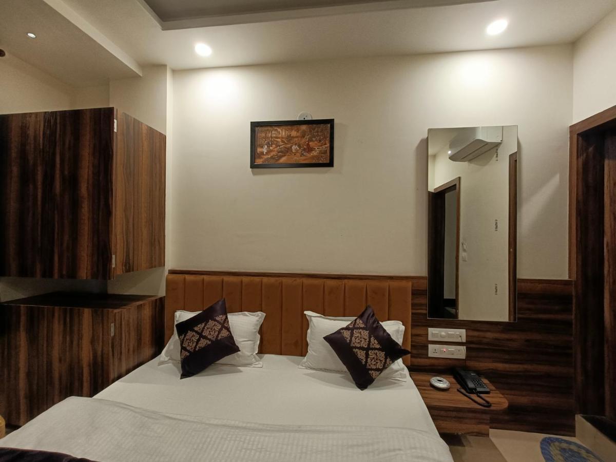 Hotel Vrinda Inn Udaipur Buitenkant foto