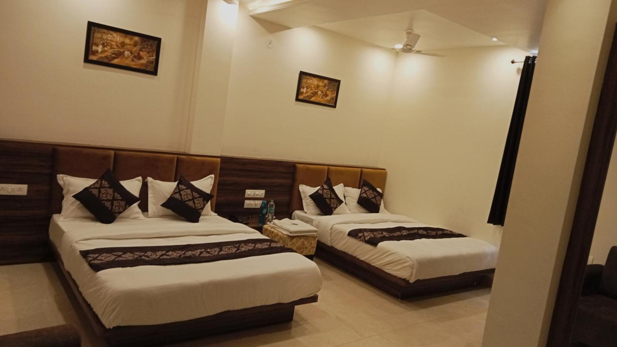 Hotel Vrinda Inn Udaipur Buitenkant foto