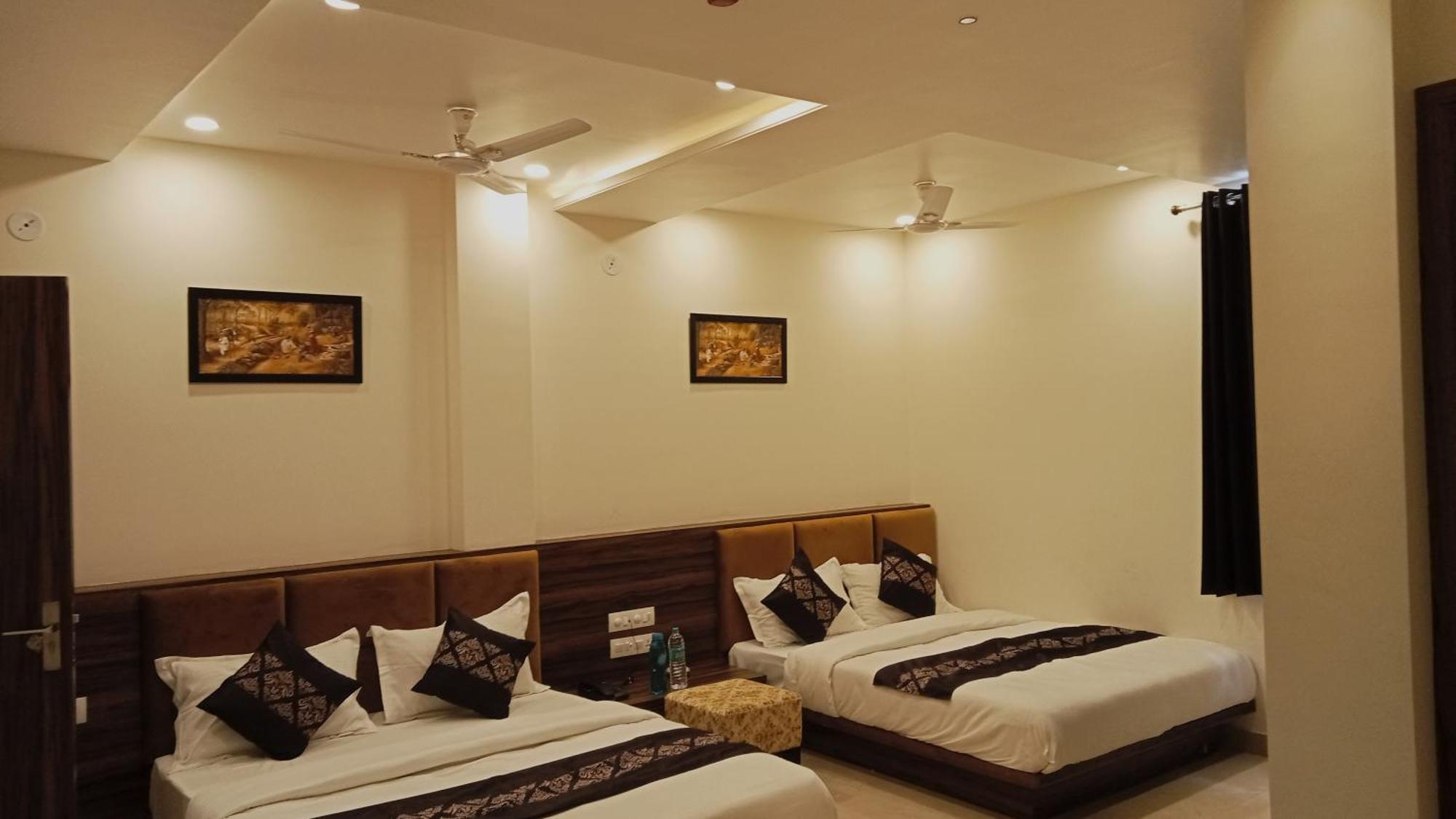 Hotel Vrinda Inn Udaipur Buitenkant foto