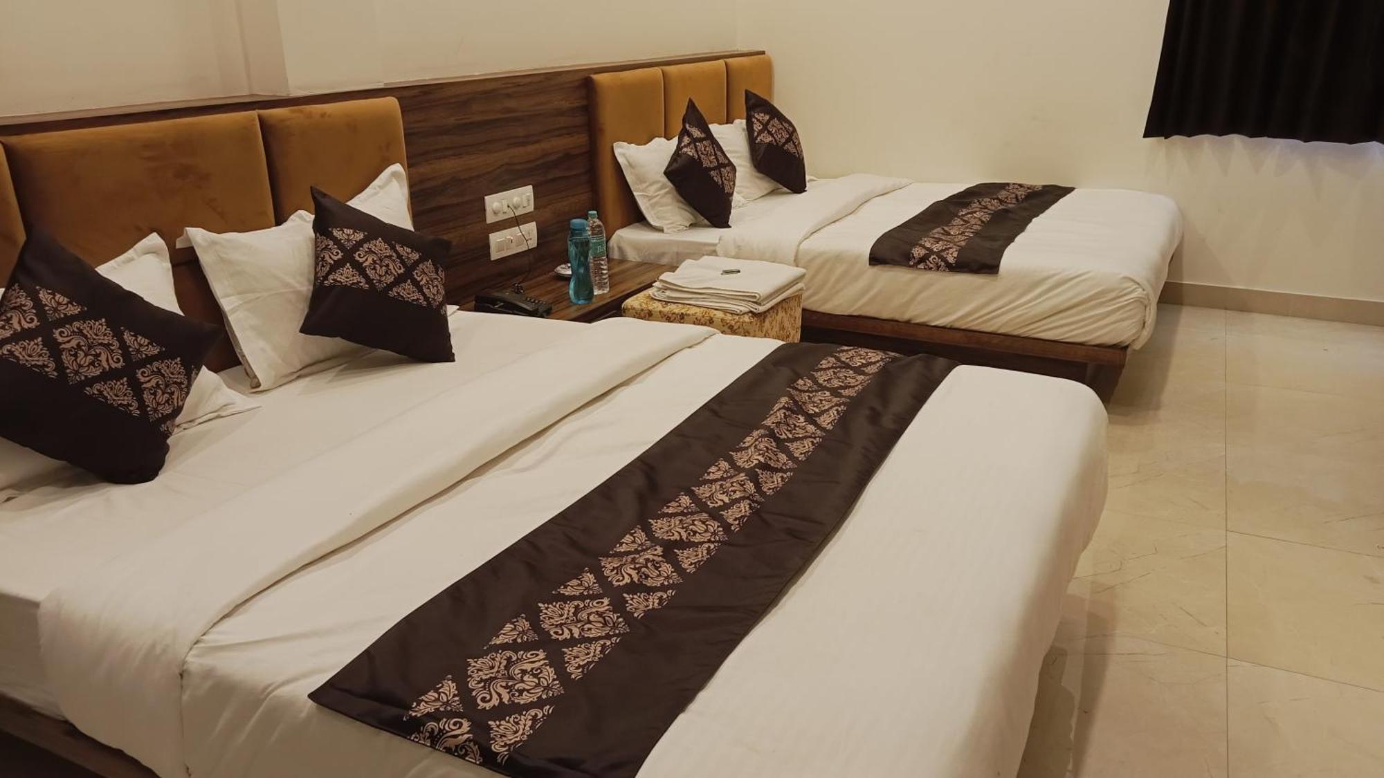 Hotel Vrinda Inn Udaipur Buitenkant foto