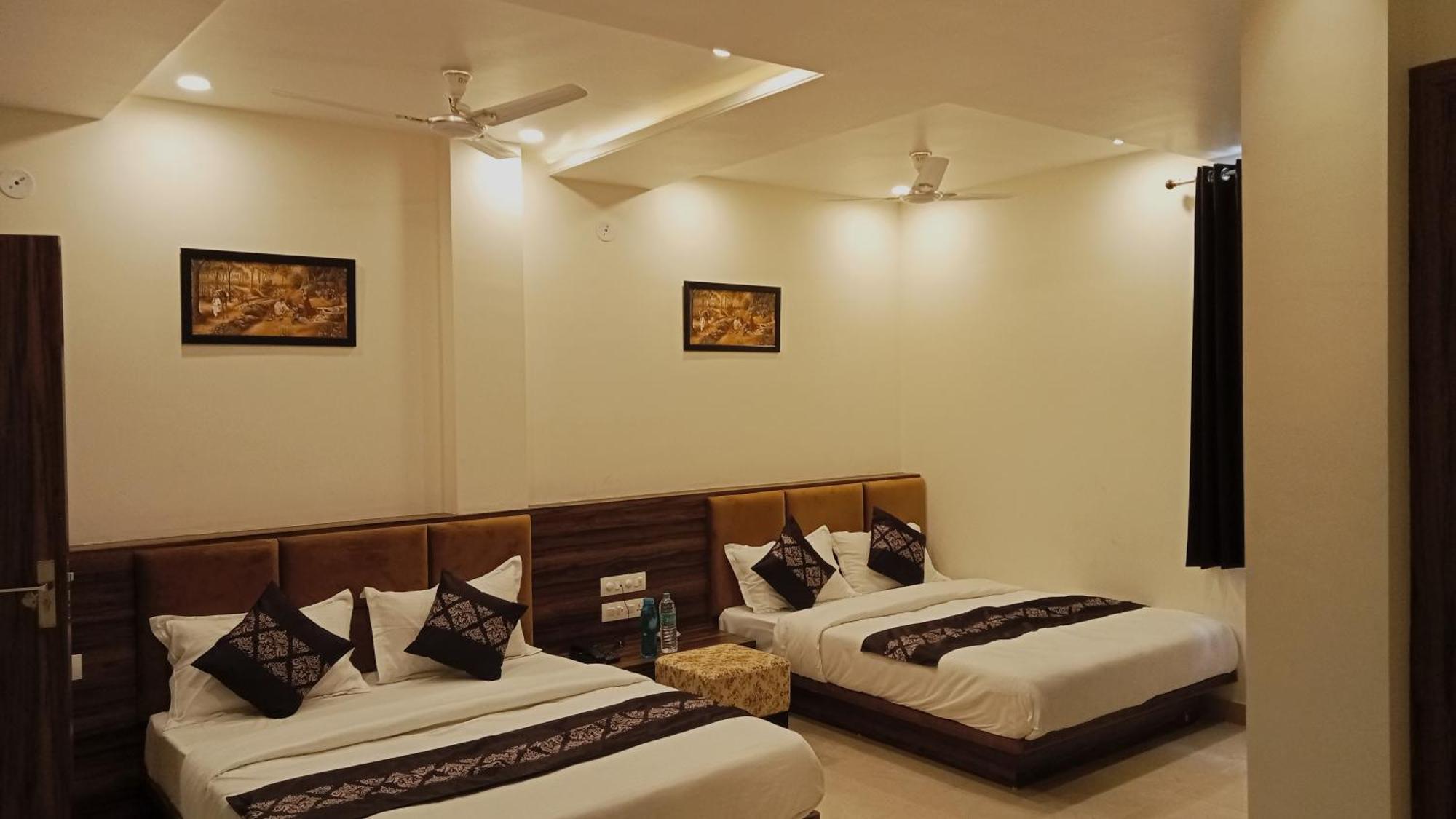 Hotel Vrinda Inn Udaipur Buitenkant foto
