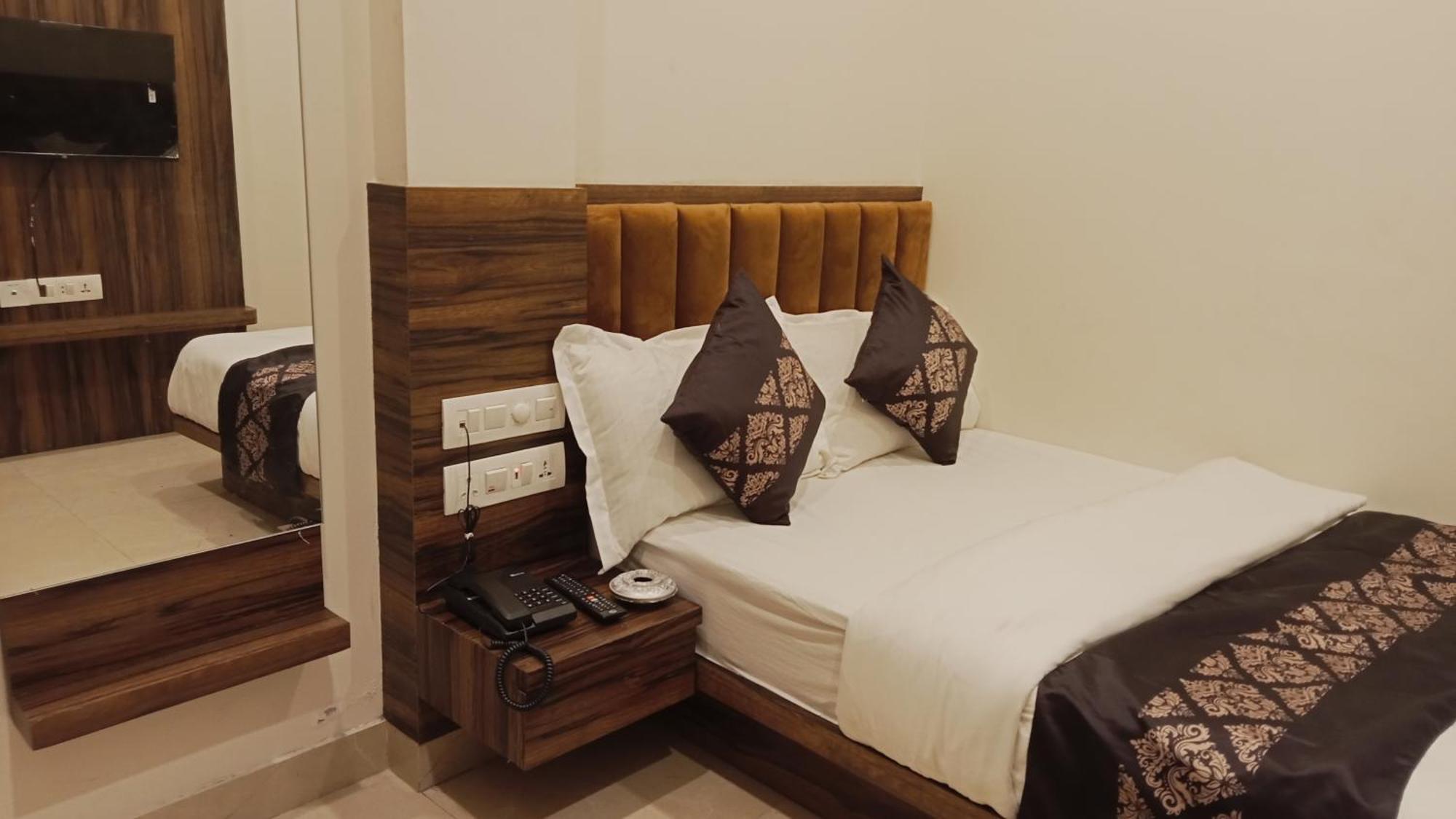 Hotel Vrinda Inn Udaipur Buitenkant foto