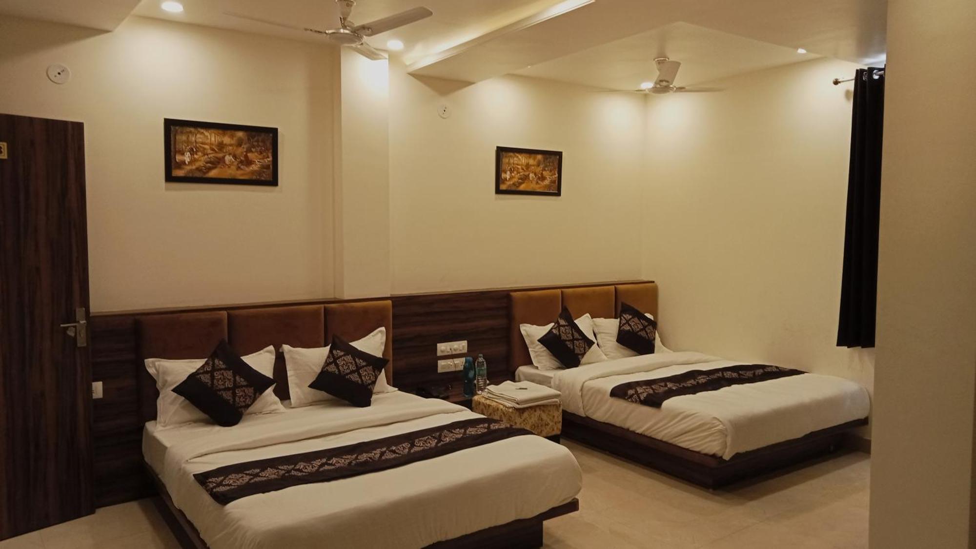 Hotel Vrinda Inn Udaipur Buitenkant foto