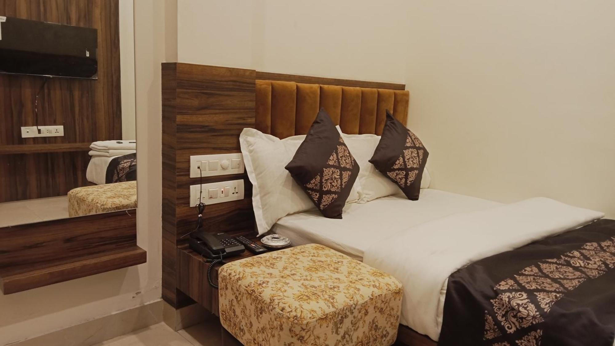 Hotel Vrinda Inn Udaipur Buitenkant foto